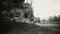 Lubawa - Pozostaoci zamku w Lubawie na zdjciu Adama Wisockiego z lat 20. XX wieku