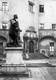 Kostrzyn - Dziedziniec zamkowy z pomnikiem Fryderyka Wilhelma w latach 20. XX wieku